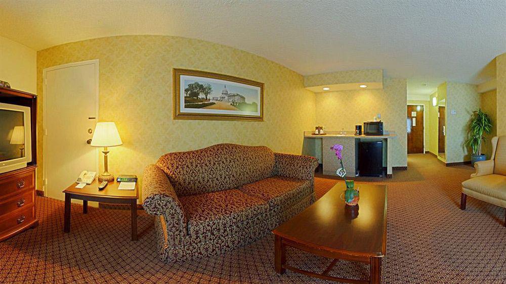 Holiday Inn Washington-Georgetown Exterior photo