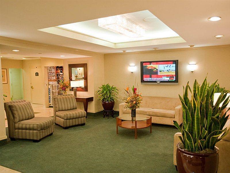 Holiday Inn Washington-Georgetown Exterior photo